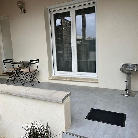 Appartement T2 Avec Terrasse Et Cour Cavaillon Exteriér fotografie