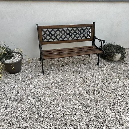 Appartement T2 Avec Terrasse Et Cour Cavaillon Exteriér fotografie
