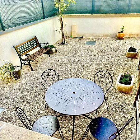 Appartement T2 Avec Terrasse Et Cour Cavaillon Exteriér fotografie