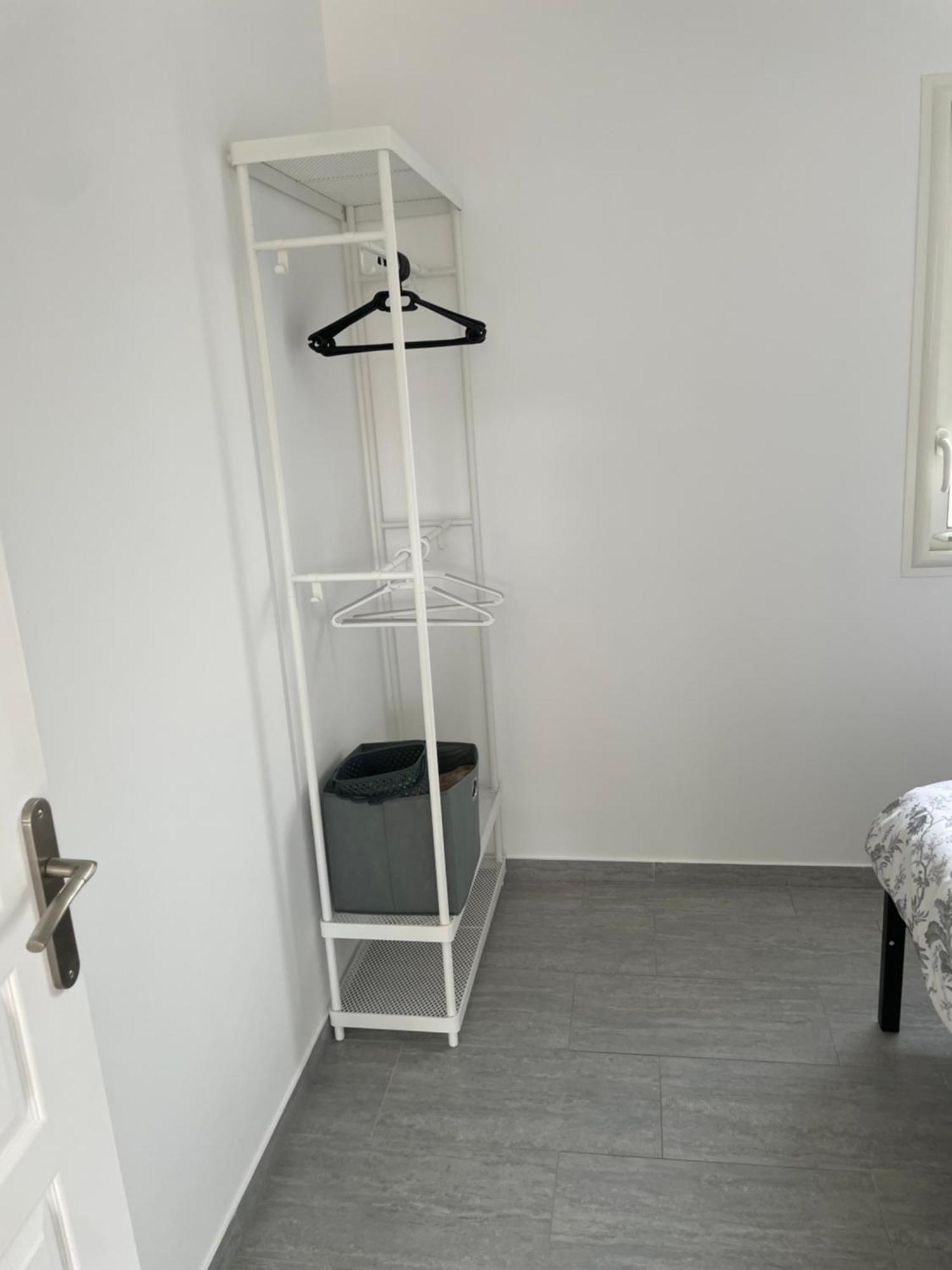 Appartement T2 Avec Terrasse Et Cour Cavaillon Exteriér fotografie