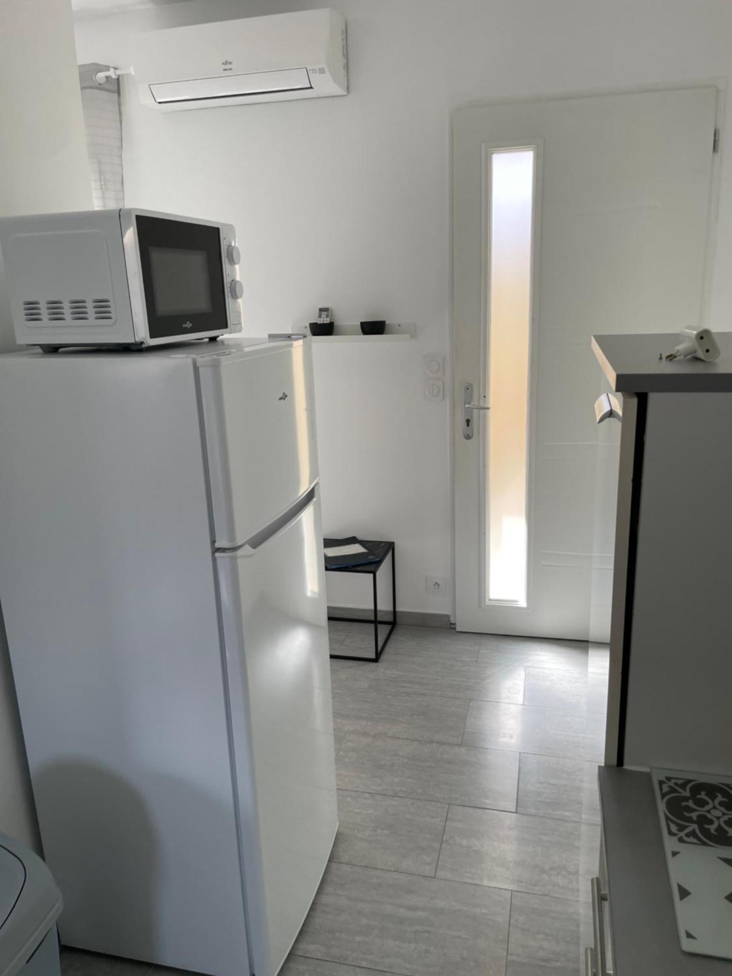 Appartement T2 Avec Terrasse Et Cour Cavaillon Exteriér fotografie