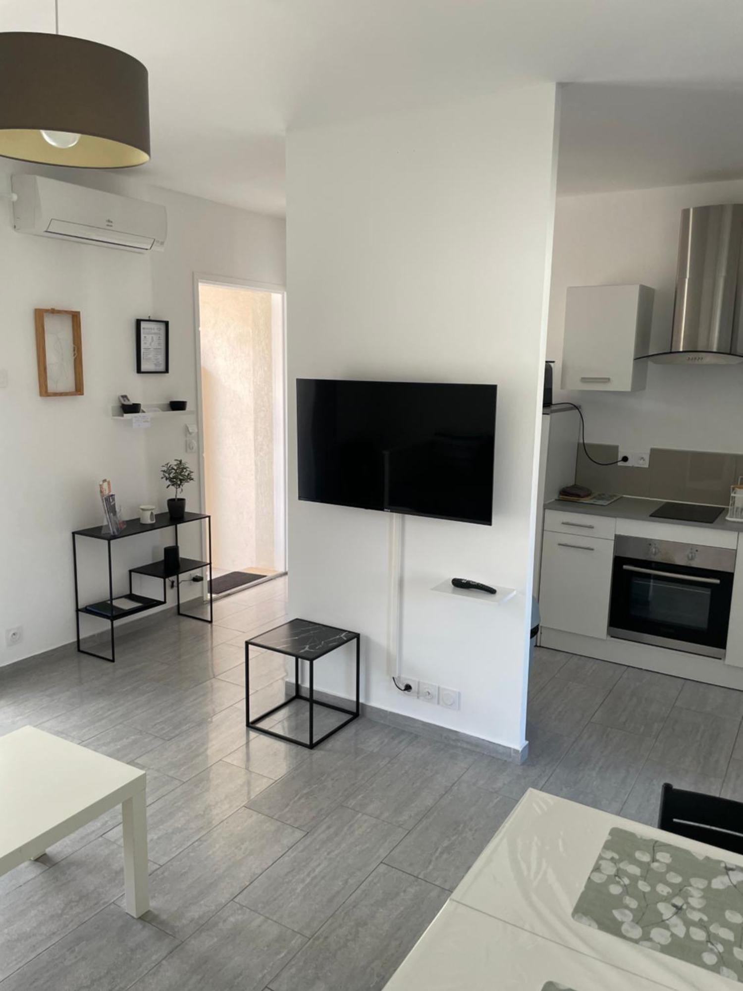 Appartement T2 Avec Terrasse Et Cour Cavaillon Exteriér fotografie