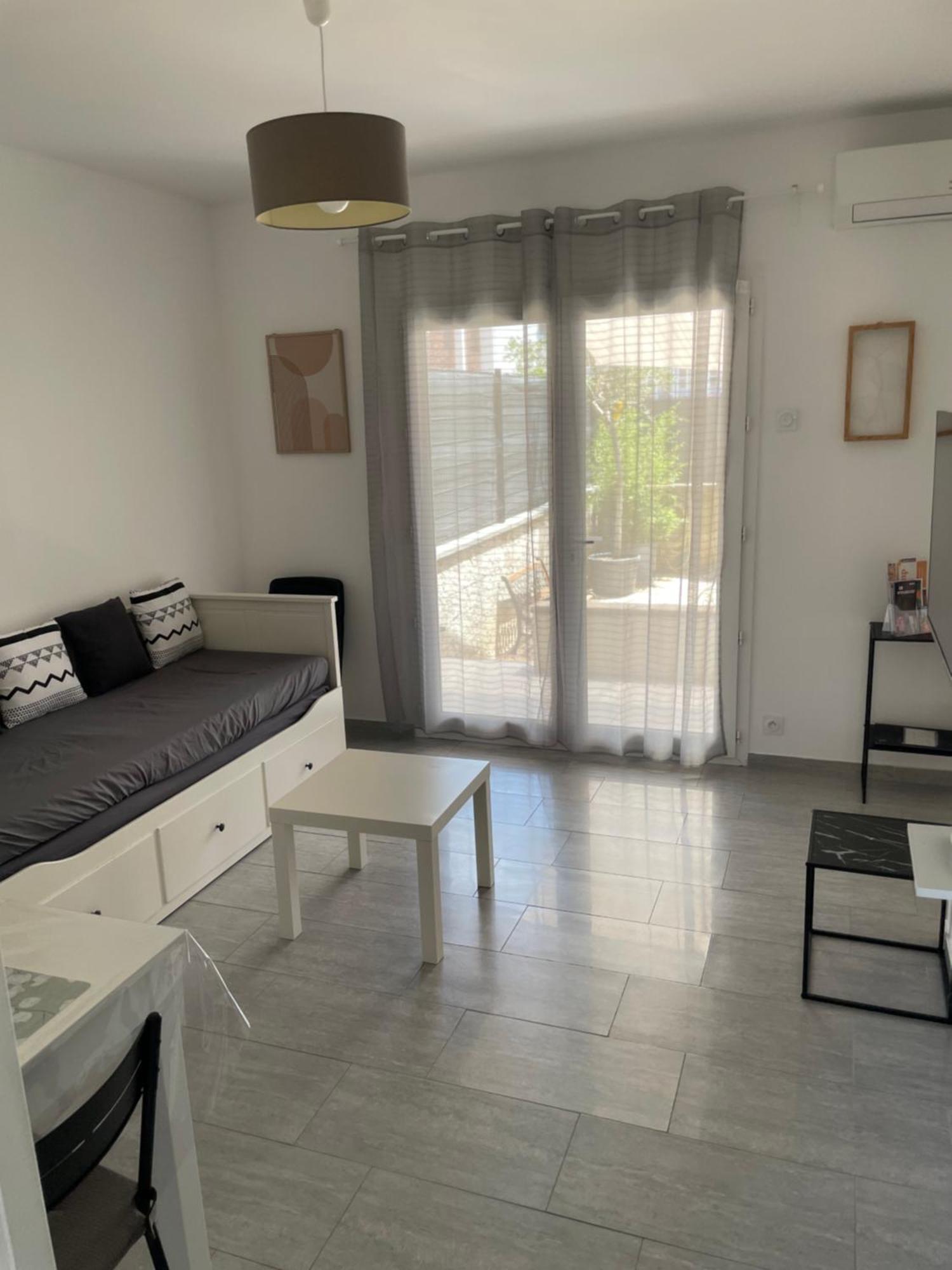 Appartement T2 Avec Terrasse Et Cour Cavaillon Exteriér fotografie