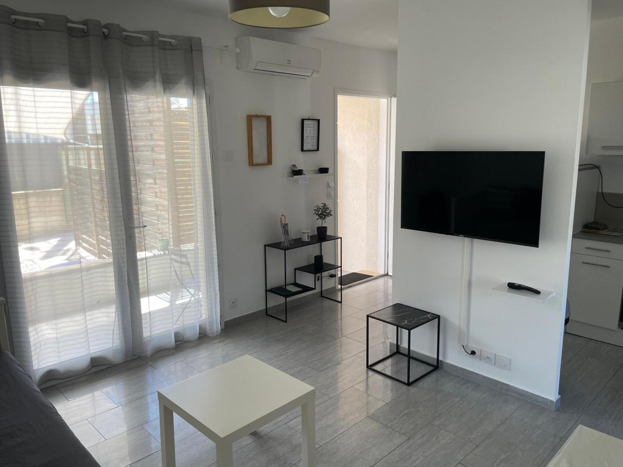 Appartement T2 Avec Terrasse Et Cour Cavaillon Exteriér fotografie