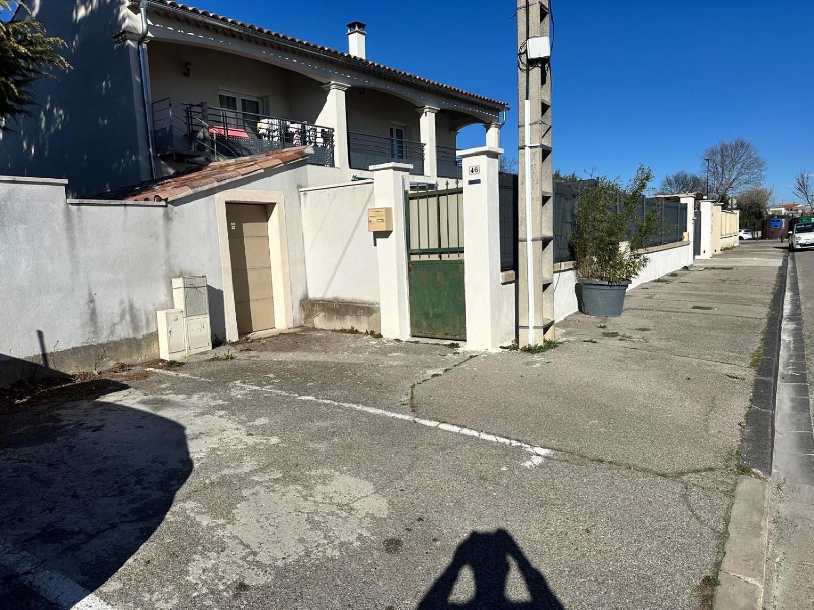 Appartement T2 Avec Terrasse Et Cour Cavaillon Exteriér fotografie