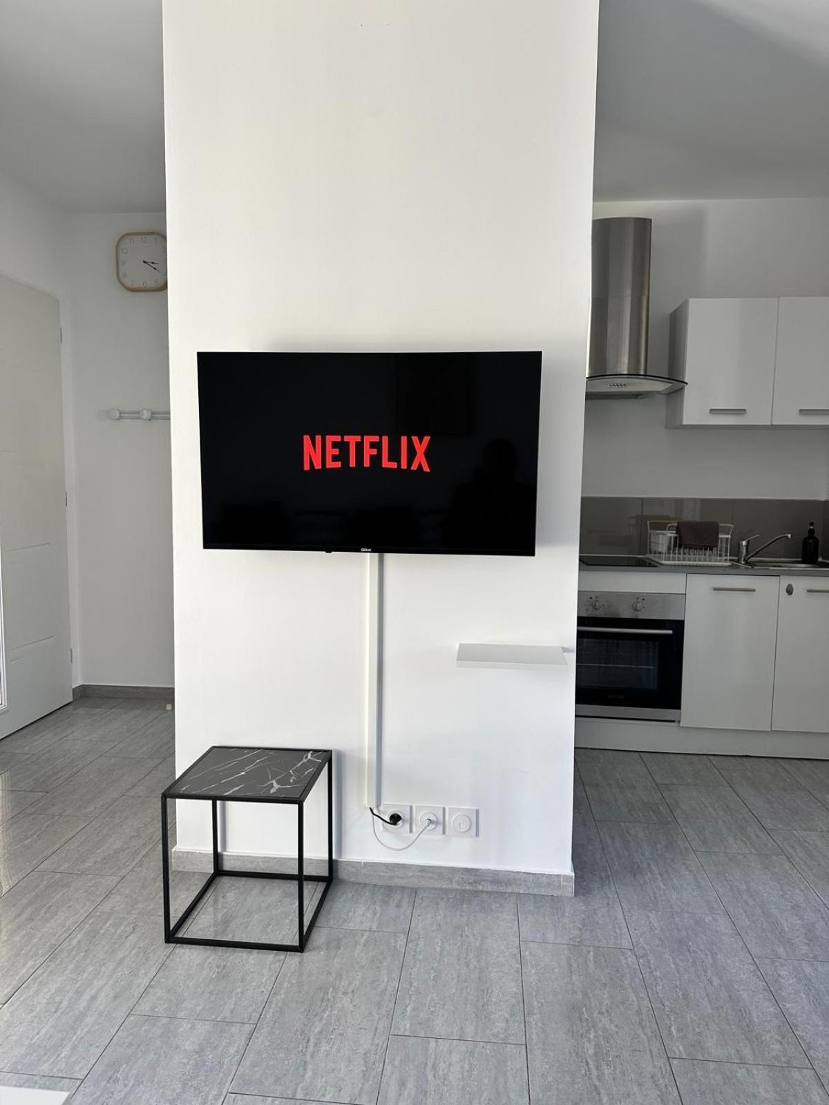 Appartement T2 Avec Terrasse Et Cour Cavaillon Exteriér fotografie