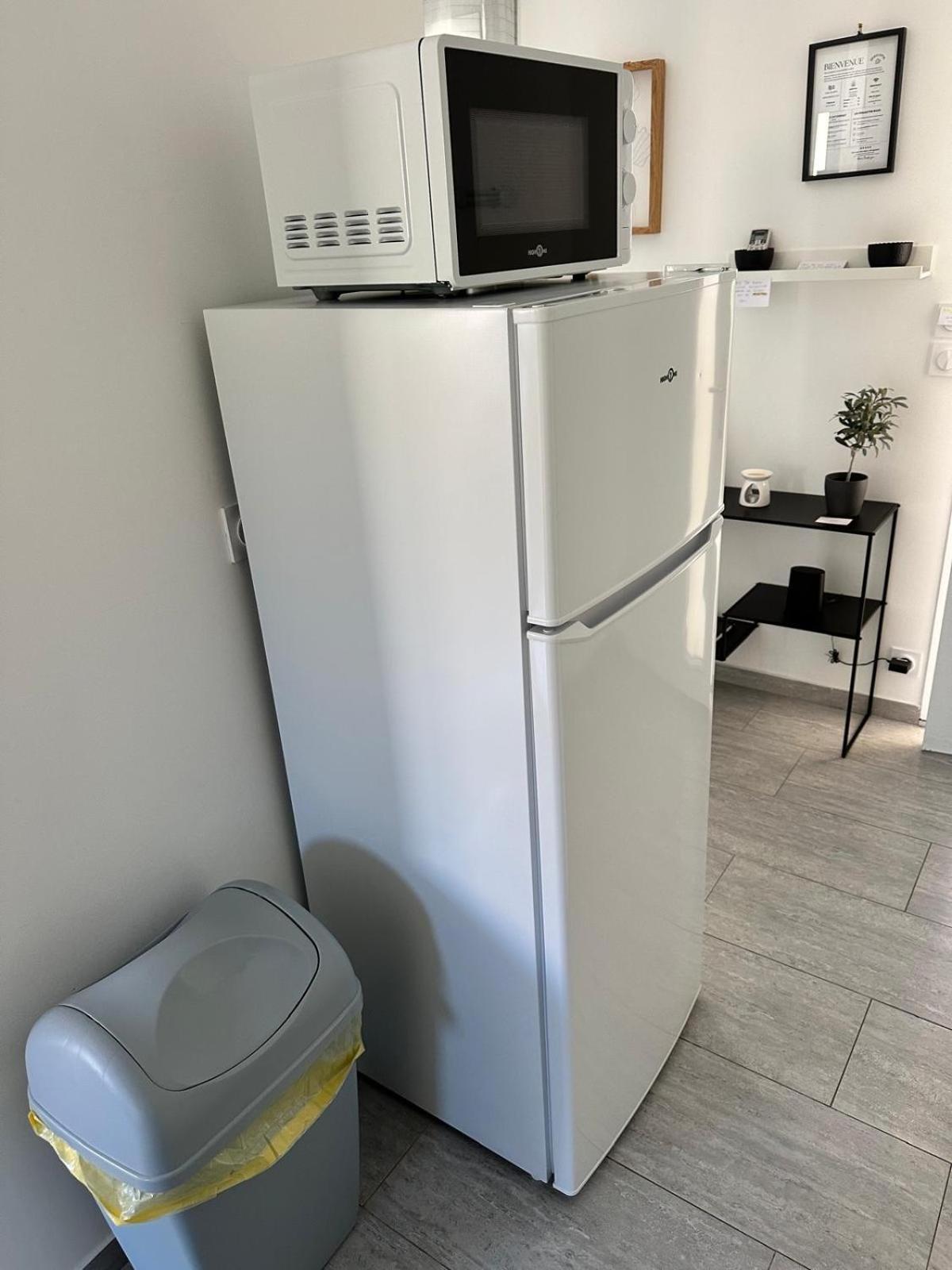 Appartement T2 Avec Terrasse Et Cour Cavaillon Exteriér fotografie