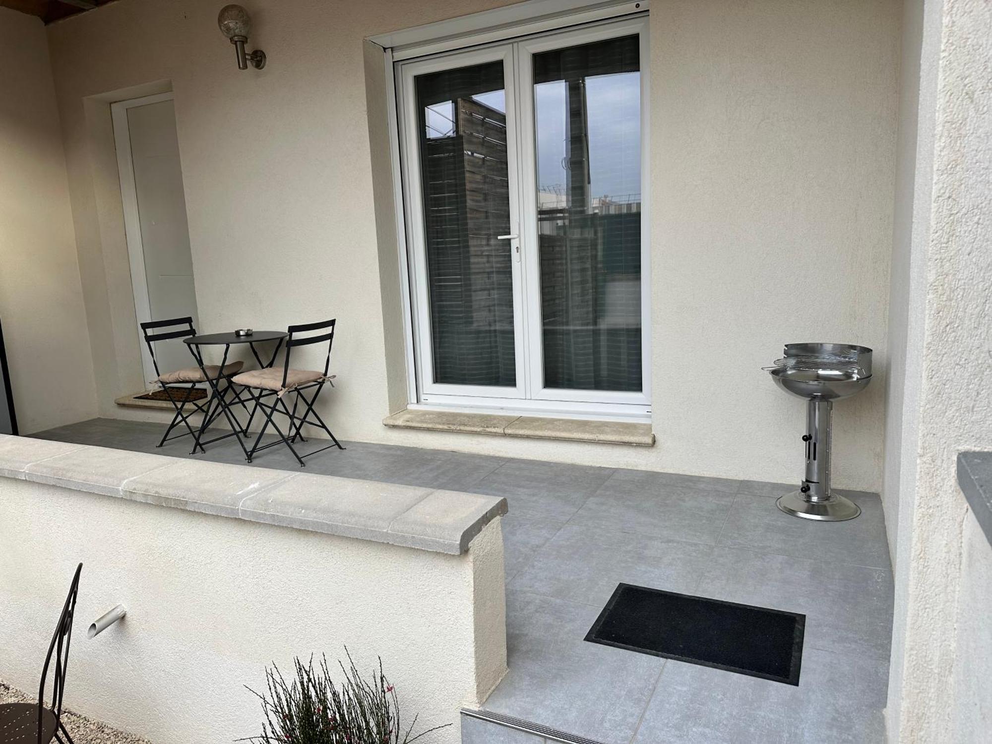 Appartement T2 Avec Terrasse Et Cour Cavaillon Exteriér fotografie