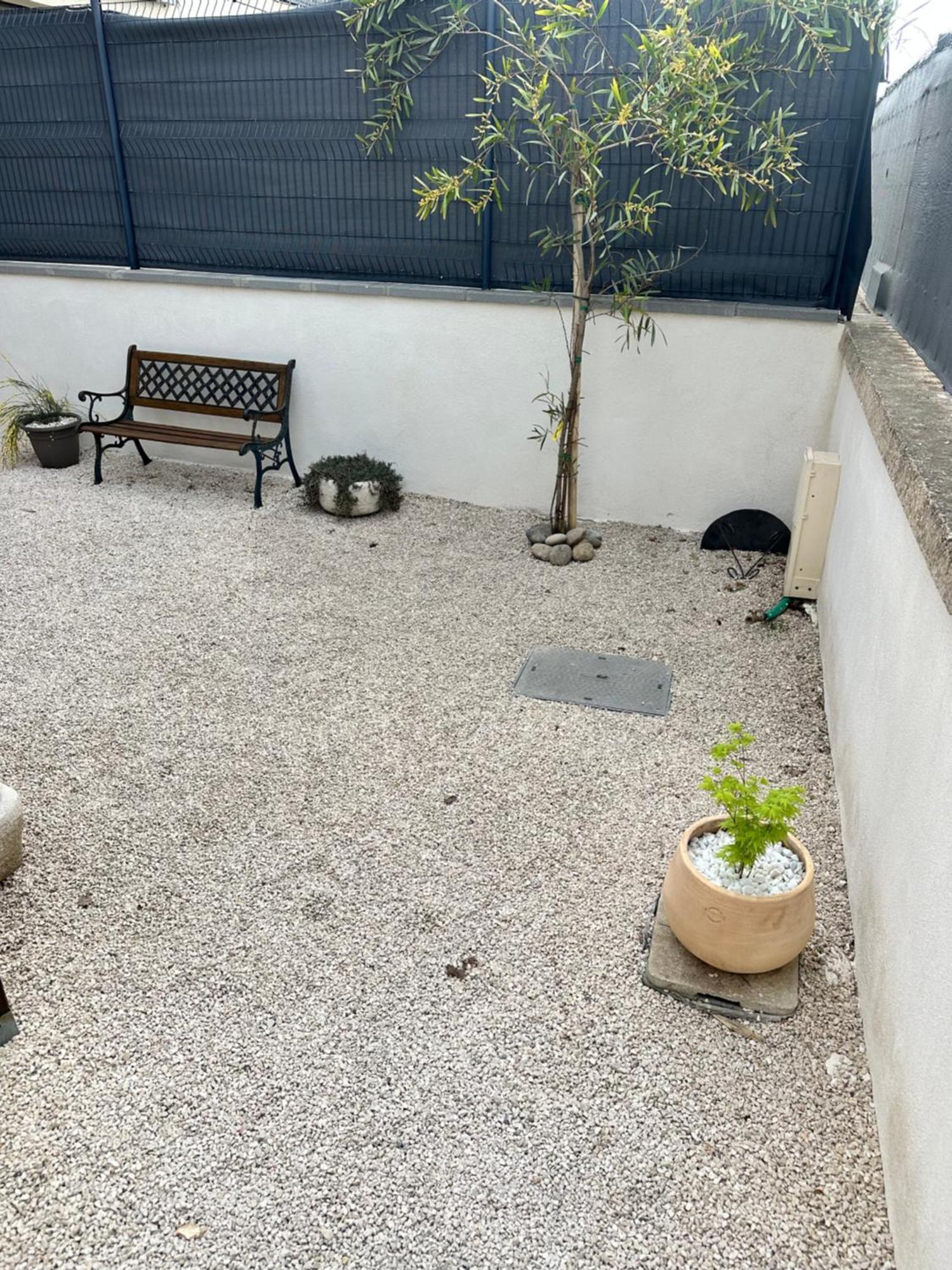 Appartement T2 Avec Terrasse Et Cour Cavaillon Exteriér fotografie