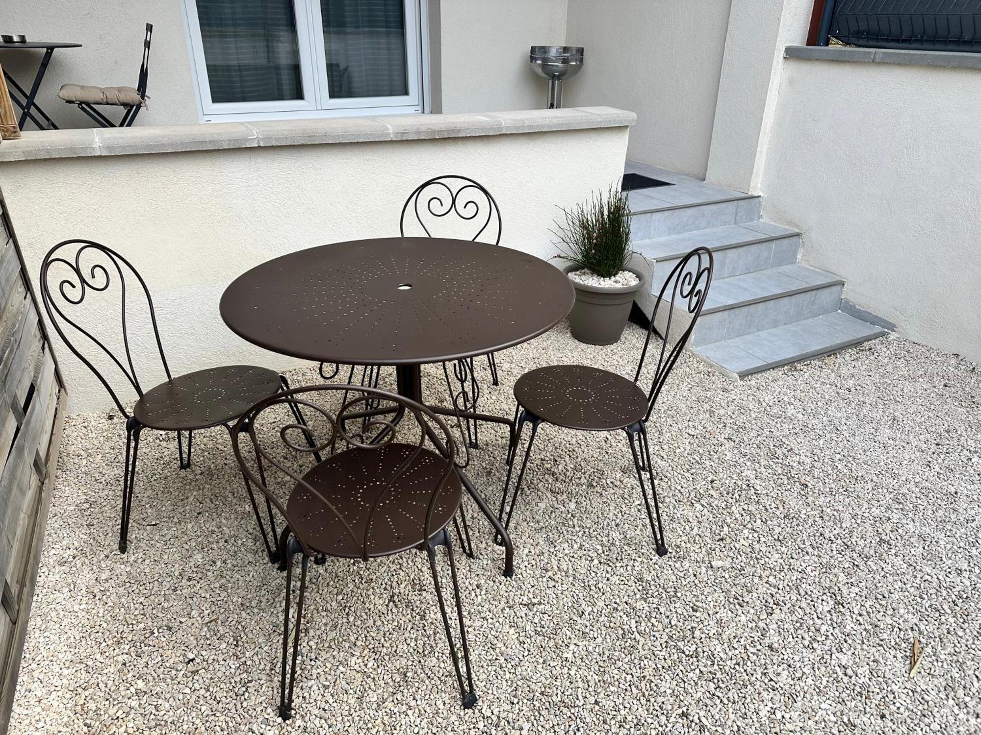 Appartement T2 Avec Terrasse Et Cour Cavaillon Exteriér fotografie