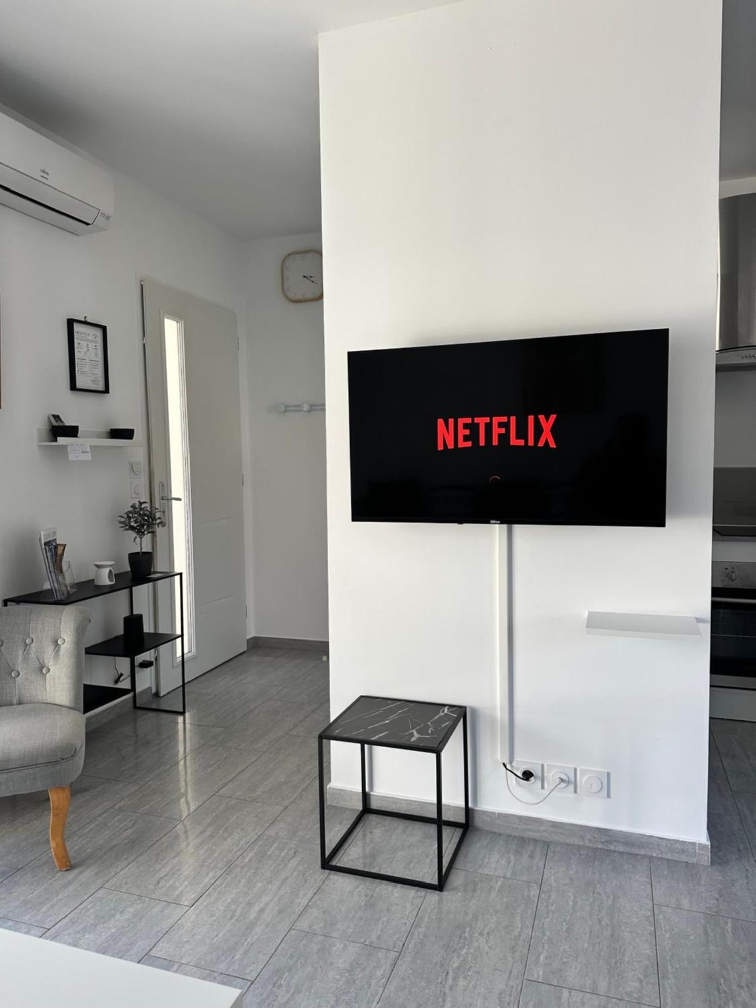 Appartement T2 Avec Terrasse Et Cour Cavaillon Exteriér fotografie